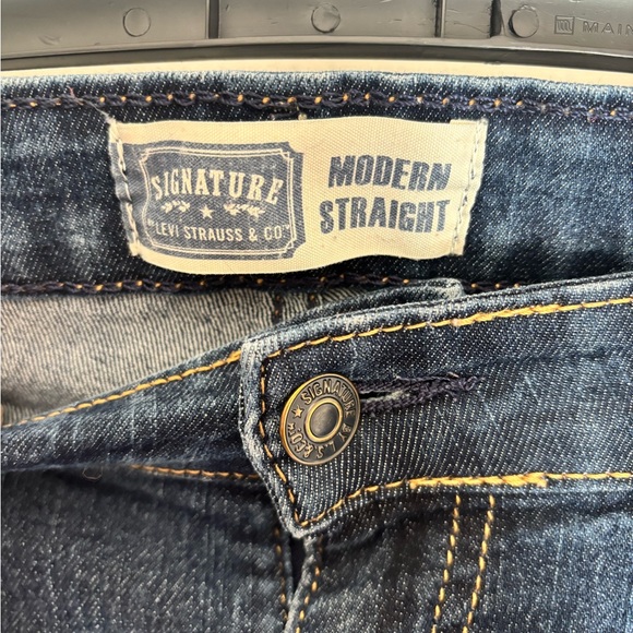 Levi's Modern Straight Leg Jeans in Deep Indigo size 16 Women’s - Picture 3 of 4